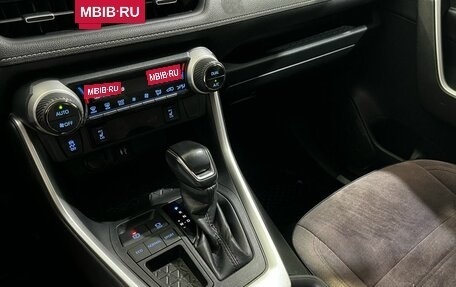 Toyota RAV4, 2020 год, 3 025 000 рублей, 27 фотография