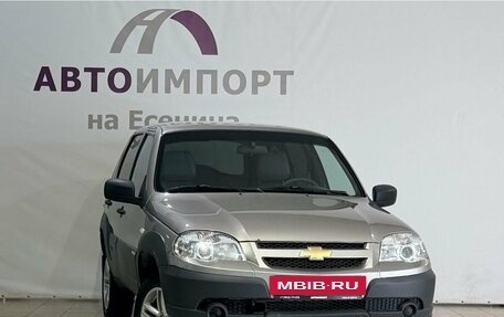Chevrolet Niva I рестайлинг, 2018 год, 750 000 рублей, 3 фотография