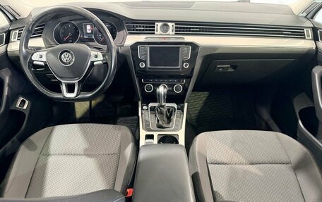 Volkswagen Passat B8 рестайлинг, 2017 год, 1 490 000 рублей, 12 фотография