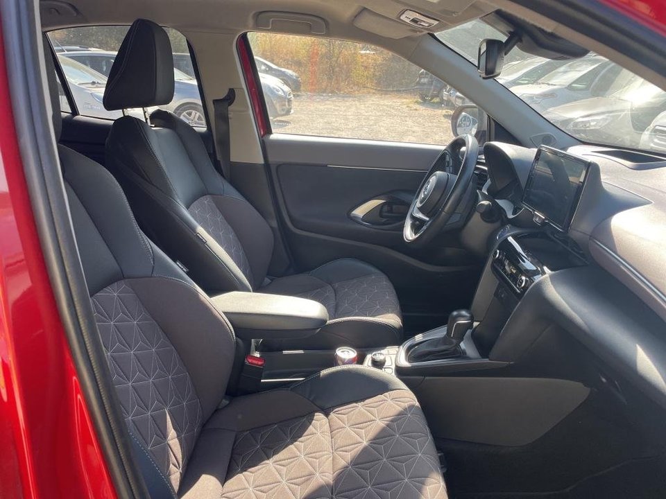 Toyota Yaris Cross, 2022 год, 1 450 000 рублей, 3 фотография
