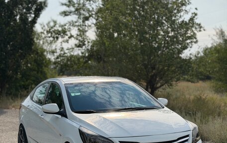 Hyundai Solaris II рестайлинг, 2014 год, 1 090 000 рублей, 1 фотография