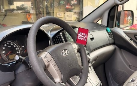 Hyundai Grand Starex Grand Starex I рестайлинг 2, 2016 год, 2 550 000 рублей, 12 фотография