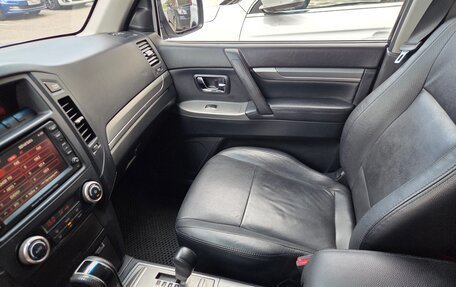 Mitsubishi Pajero IV, 2011 год, 2 080 000 рублей, 19 фотография