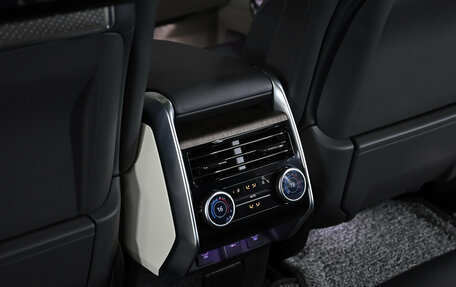 Land Rover Range Rover IV рестайлинг, 2022 год, 16 900 000 рублей, 12 фотография
