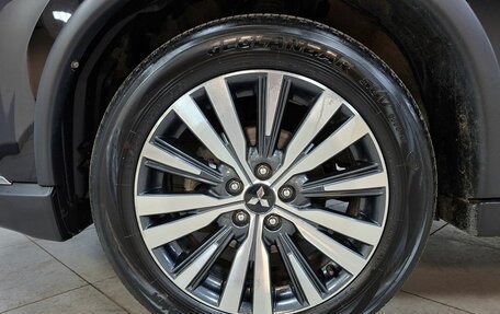 Mitsubishi Outlander III рестайлинг 3, 2019 год, 2 275 000 рублей, 9 фотография