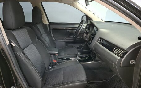 Mitsubishi Outlander III рестайлинг 3, 2019 год, 2 275 000 рублей, 10 фотография