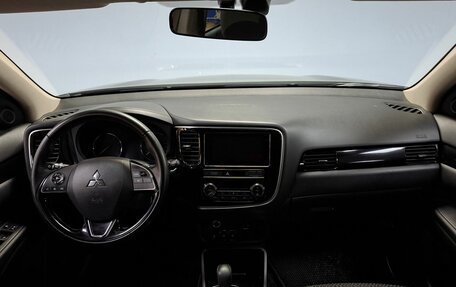 Mitsubishi Outlander III рестайлинг 3, 2019 год, 2 275 000 рублей, 18 фотография