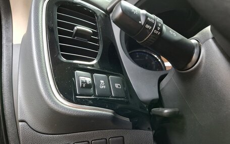 Mitsubishi Outlander III рестайлинг 3, 2019 год, 2 275 000 рублей, 20 фотография