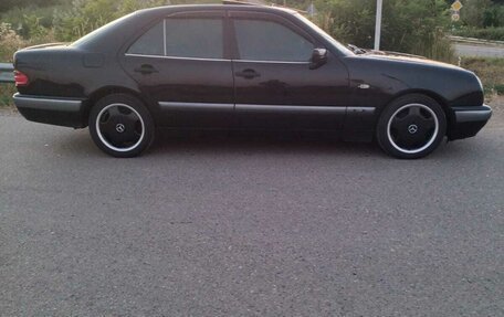 Mercedes-Benz E-Класс, 1997 год, 1 000 000 рублей, 4 фотография