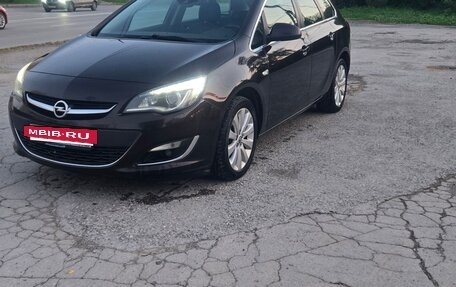 Opel Astra J, 2014 год, 750 000 рублей, 2 фотография