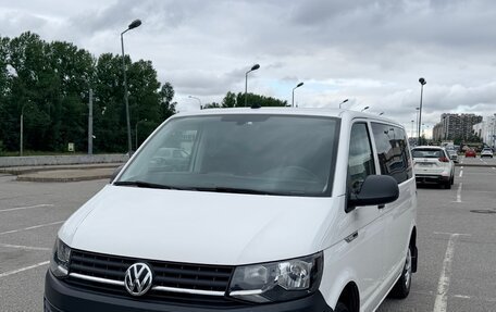 Volkswagen Caravelle T6 рестайлинг, 2017 год, 3 250 000 рублей, 3 фотография