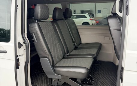 Volkswagen Caravelle T6 рестайлинг, 2017 год, 3 250 000 рублей, 10 фотография