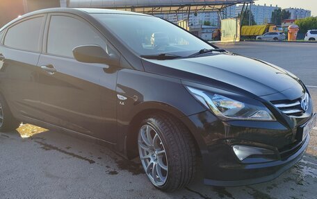 Hyundai Solaris II рестайлинг, 2016 год, 1 000 000 рублей, 3 фотография