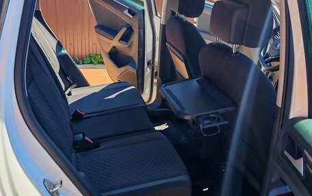 Volkswagen Tiguan II, 2018 год, 2 100 000 рублей, 13 фотография