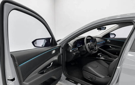 Hyundai Elantra, 2023 год, 2 015 000 рублей, 10 фотография