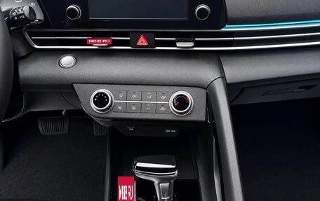 Hyundai Elantra, 2023 год, 2 015 000 рублей, 16 фотография