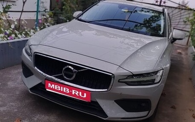 Volvo V60 II, 2018 год, 2 300 000 рублей, 1 фотография