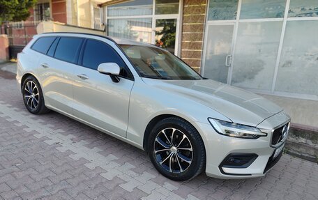 Volvo V60 II, 2018 год, 2 300 000 рублей, 4 фотография