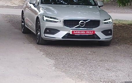 Volvo V60 II, 2018 год, 2 300 000 рублей, 7 фотография