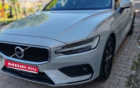 Volvo V60 II, 2018 год, 2 300 000 рублей, 6 фотография