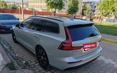 Volvo V60 II, 2018 год, 2 300 000 рублей, 5 фотография