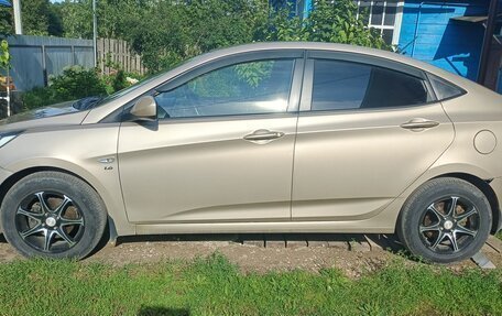 Hyundai Solaris II рестайлинг, 2014 год, 860 000 рублей, 2 фотография