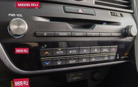 Lexus RX IV рестайлинг, 2016 год, 3 450 000 рублей, 18 фотография