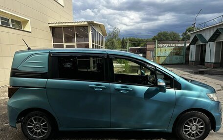 Honda Freed I, 2013 год, 1 050 000 рублей, 40 фотография