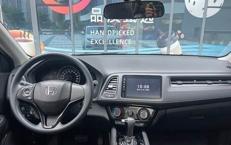 Honda Vezel, 2022 год, 1 420 000 рублей, 10 фотография