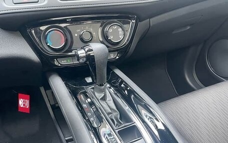 Honda Vezel, 2022 год, 1 420 000 рублей, 7 фотография