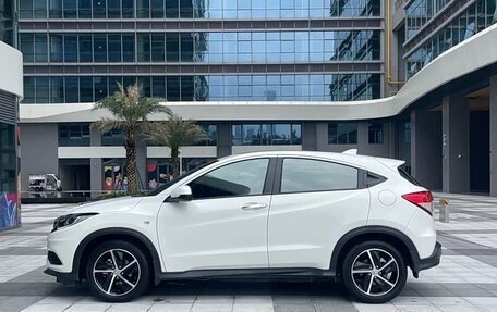 Honda Vezel, 2022 год, 1 420 000 рублей, 17 фотография