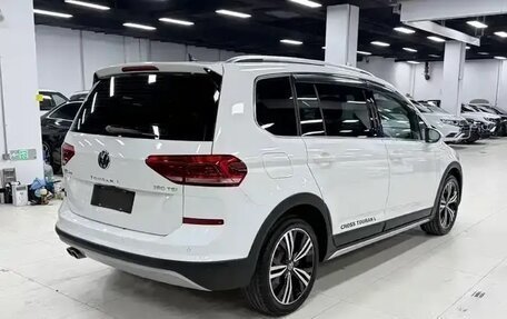Volkswagen Touran III, 2022 год, 2 475 000 рублей, 4 фотография