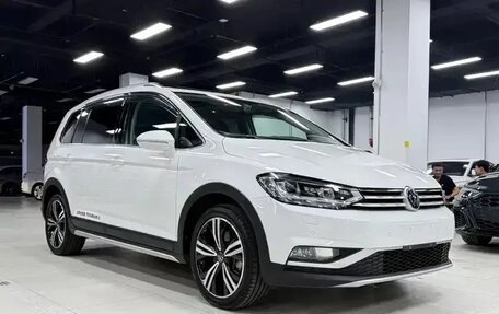 Volkswagen Touran III, 2022 год, 2 475 000 рублей, 2 фотография