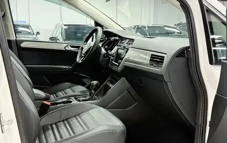 Volkswagen Touran III, 2022 год, 2 475 000 рублей, 8 фотография