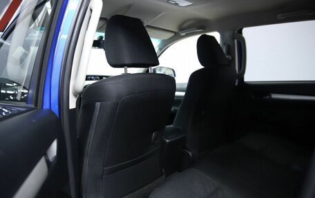 Toyota Hilux VIII, 2015 год, 2 830 000 рублей, 13 фотография