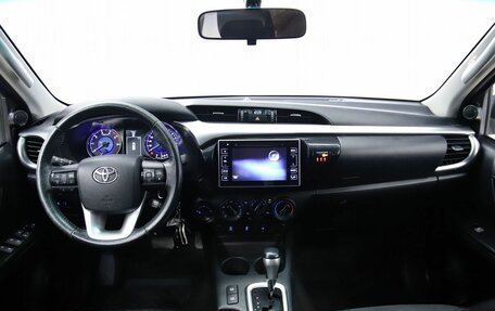 Toyota Hilux VIII, 2015 год, 2 830 000 рублей, 17 фотография