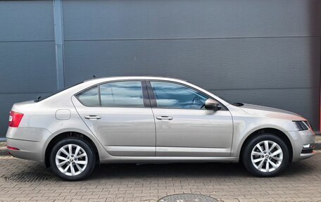Skoda Octavia, 2018 год, 1 799 000 рублей, 3 фотография