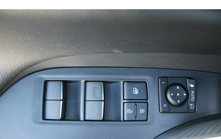 Toyota RAV4, 2025 год, 5 990 000 рублей, 29 фотография