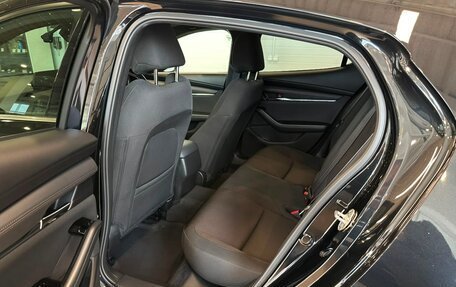 Mazda 3, 2021 год, 1 999 999 рублей, 18 фотография