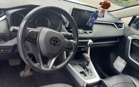 Toyota RAV4, 2020 год, 3 300 000 рублей, 5 фотография