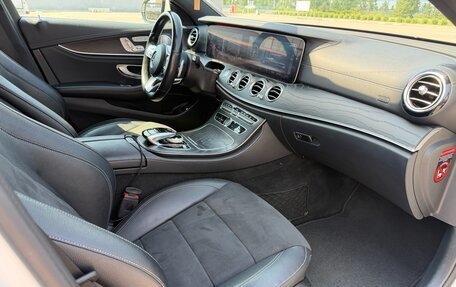 Mercedes-Benz E-Класс, 2018 год, 3 690 000 рублей, 9 фотография