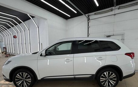 Mitsubishi Outlander III рестайлинг 3, 2019 год, 2 349 000 рублей, 5 фотография