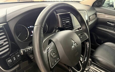 Mitsubishi Outlander III рестайлинг 3, 2019 год, 2 349 000 рублей, 14 фотография