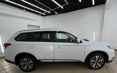 Mitsubishi Outlander III рестайлинг 3, 2019 год, 2 349 000 рублей, 7 фотография