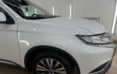 Mitsubishi Outlander III рестайлинг 3, 2019 год, 2 349 000 рублей, 9 фотография