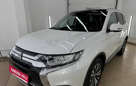Mitsubishi Outlander III рестайлинг 3, 2019 год, 2 349 000 рублей, 2 фотография