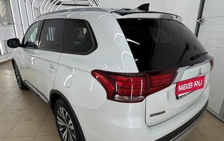 Mitsubishi Outlander III рестайлинг 3, 2019 год, 2 349 000 рублей, 4 фотография