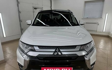 Mitsubishi Outlander III рестайлинг 3, 2019 год, 2 349 000 рублей, 3 фотография