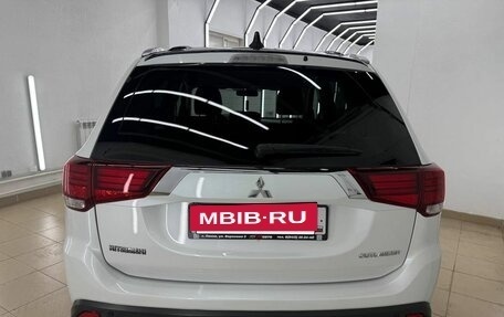 Mitsubishi Outlander III рестайлинг 3, 2019 год, 2 349 000 рублей, 6 фотография