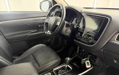 Mitsubishi Outlander III рестайлинг 3, 2019 год, 2 349 000 рублей, 25 фотография